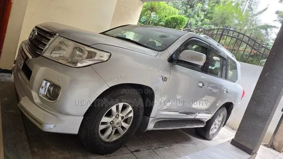 Toyota Land Cruiser 2011 Silver