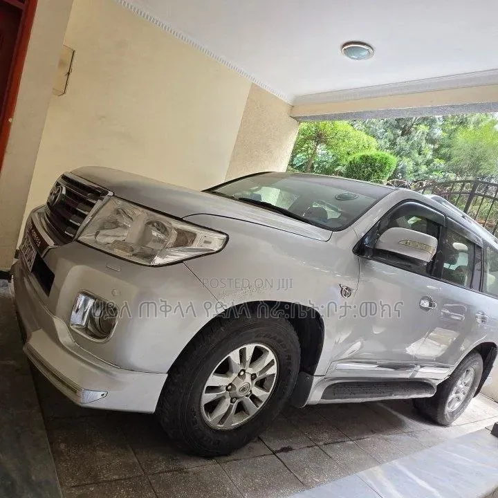 Toyota Land Cruiser 2011 Silver