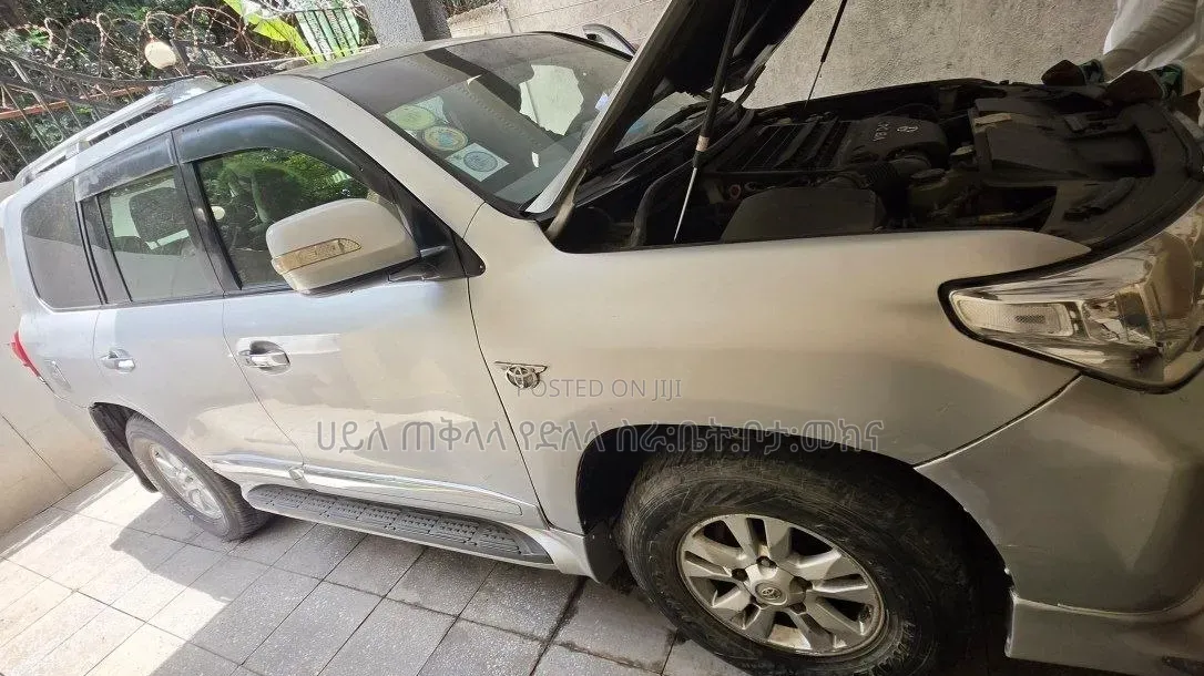 Toyota Land Cruiser 2011 Silver