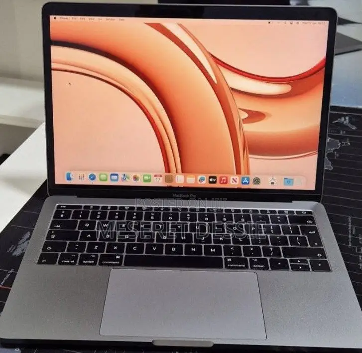 New Laptop Apple MacBook Pro 2017 8GB Intel Core i5 SSD 256GB