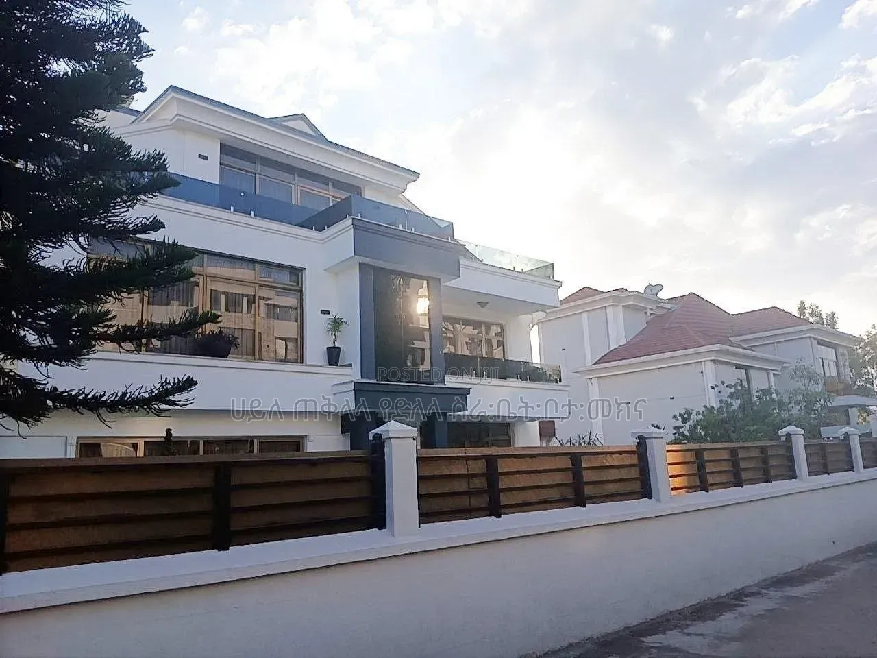 Furnished 10bdrm Townhouse/Terrace in Gift Real State, Yeka for sale