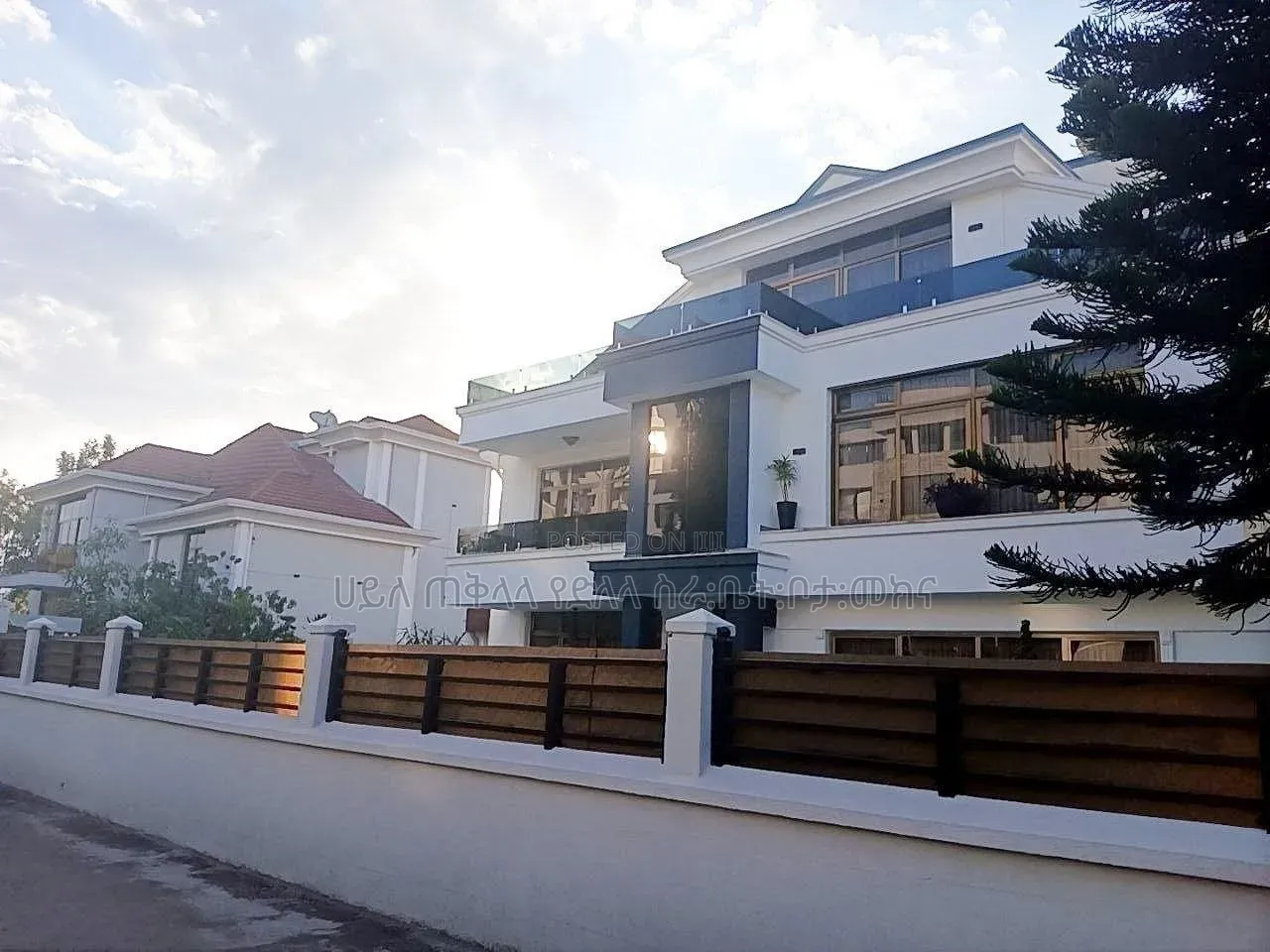 Furnished 10bdrm Townhouse/Terrace in Gift Real State, Yeka for sale