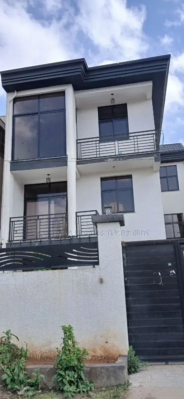 Furnished 7bdrm Penthouse in Legetafo Area, Oromia-Finfinne for sale