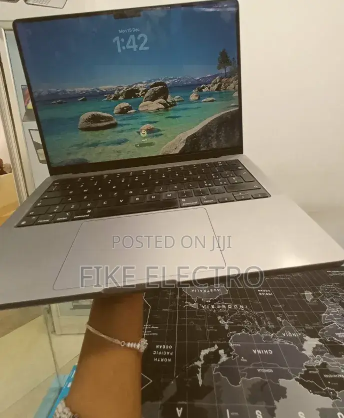 Laptop Apple MacBook Pro 2021 M1 16GB Apple M1 Pro SSD 512GB
