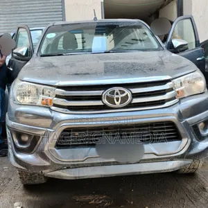 Toyota Hilux 2018 Gray
