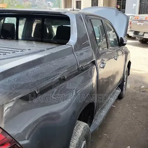 Toyota Hilux 2018 Gray