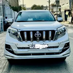 Toyota Land Cruiser 2016 White