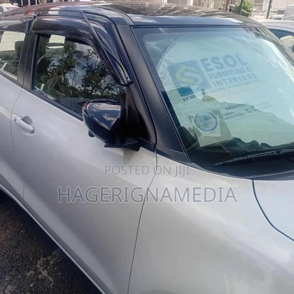 Suzuki Swift 2022 White