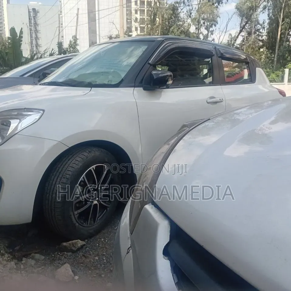 Suzuki Swift 2022 White