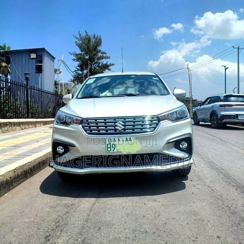 Suzuki Ertiga 2022 Silver