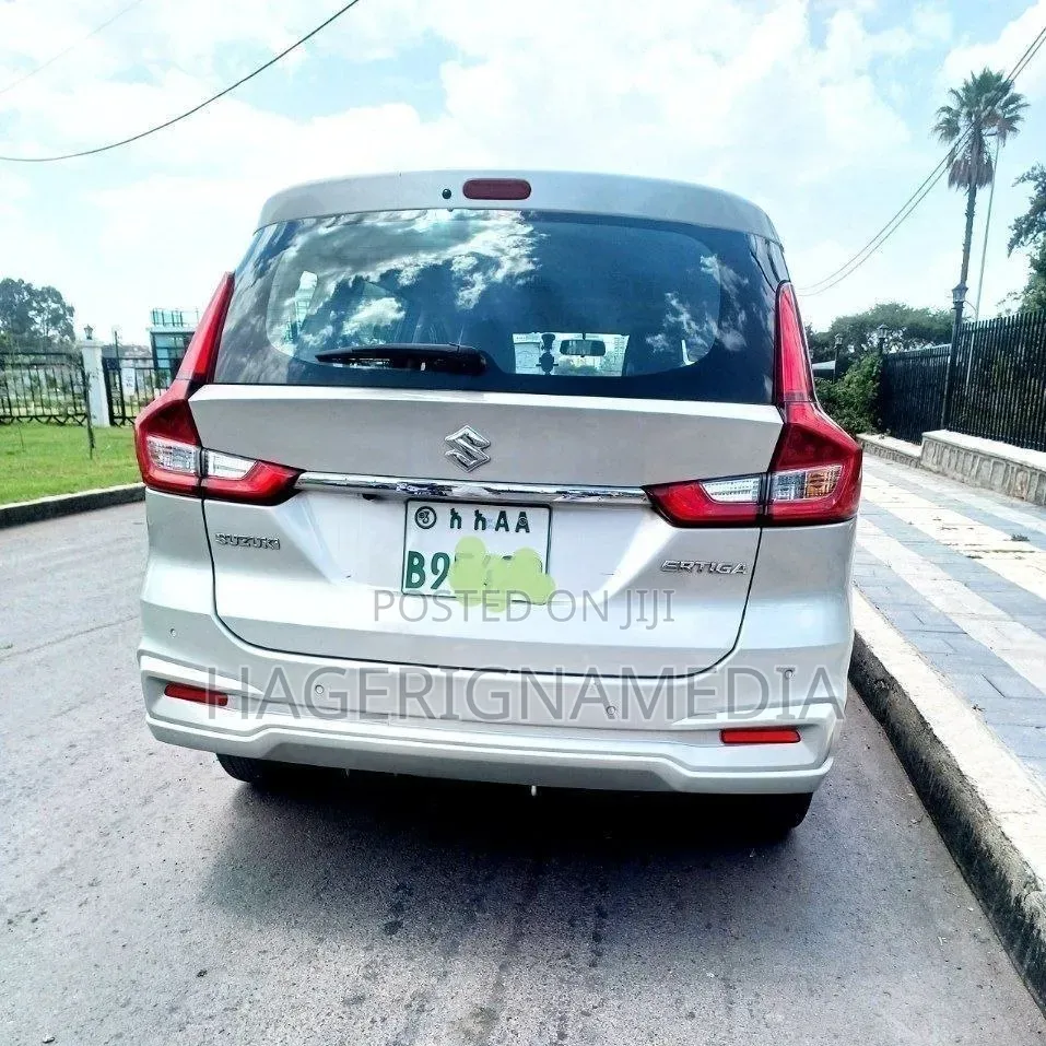 Suzuki Ertiga 2022 Silver