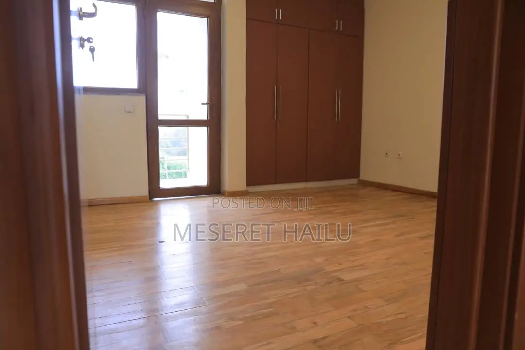 5bdrm House in Bola Ronda, Bole for rent