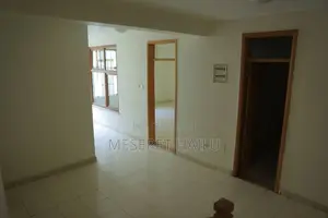 5bdrm House in Bola Ronda, Bole for rent
