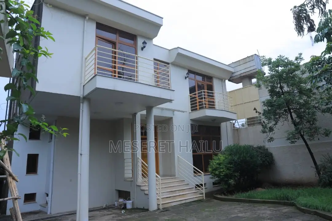 5bdrm House in Bola Ronda, Bole for rent