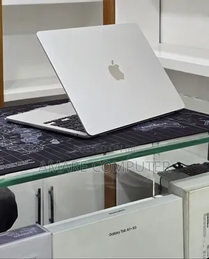 New Laptop Apple MacBook Air 2022 M2 16GB Apple M2 SSD 512GB