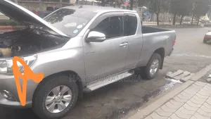 Toyota Hilux 2017 Gray