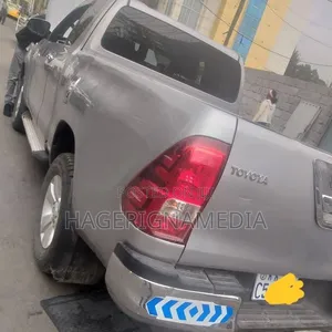 Toyota Hilux 2017 Gray