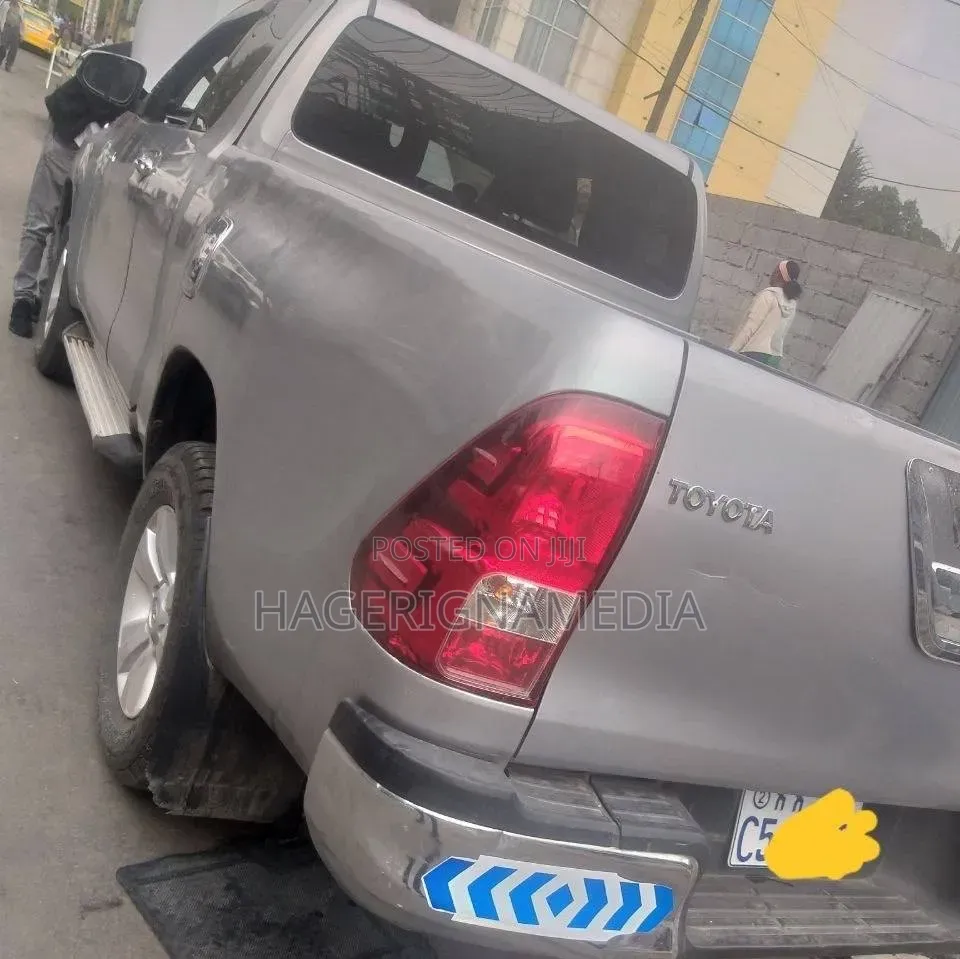 Toyota Hilux 2017 Gray