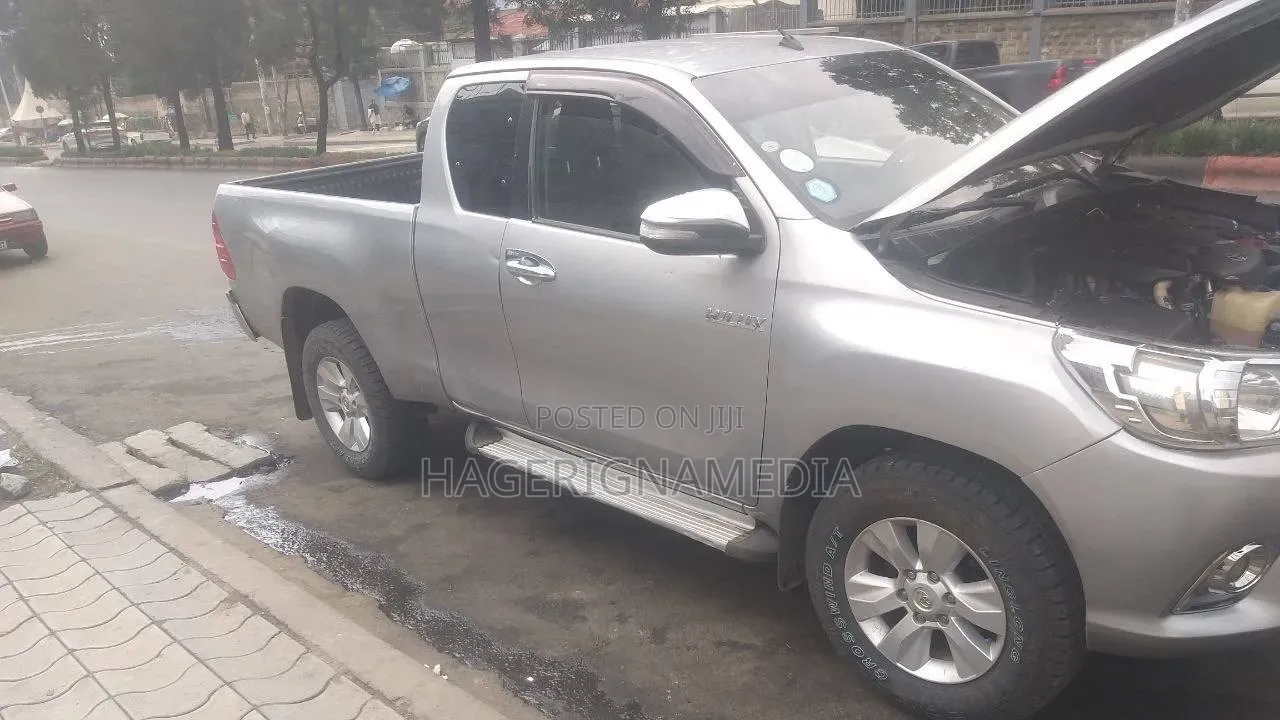 Toyota Hilux 2017 Gray
