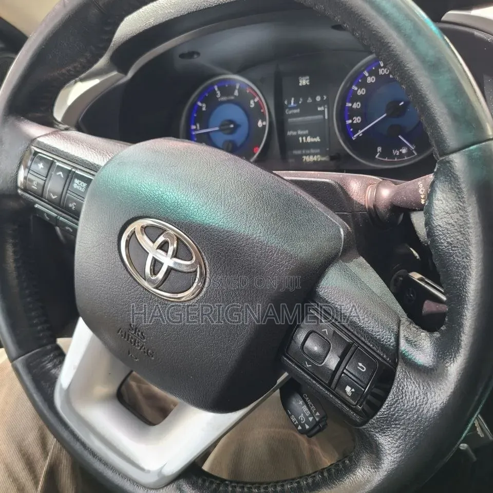 Toyota Hilux 2017 Silver