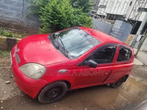 Toyota Vitz 2001 Red