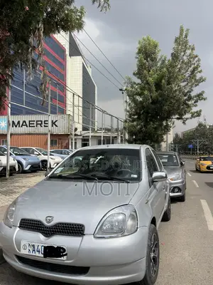 Toyota Vitz 1999 Silver