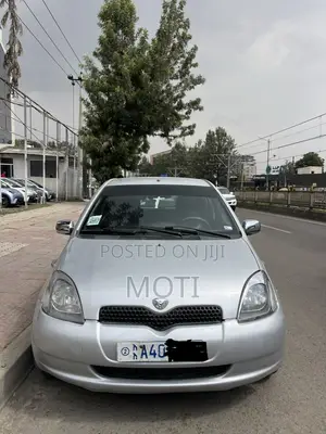 Toyota Vitz 1999 Silver