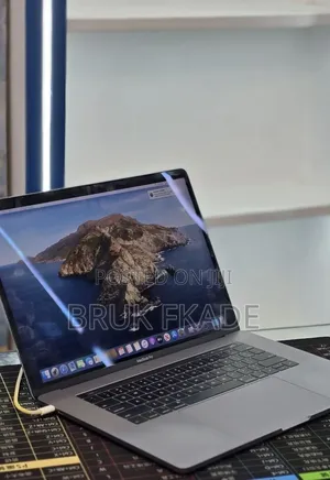 New Laptop Apple MacBook 2018 32GB Intel Core i7 SSD 1T