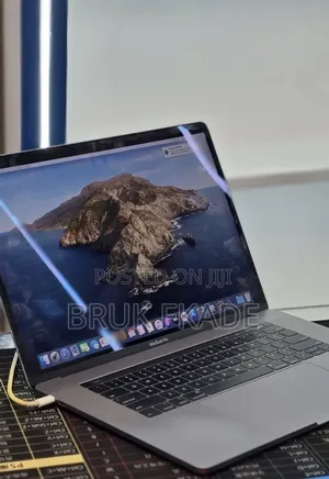 New Laptop Apple MacBook 2018 32GB Intel Core i7 SSD 1T