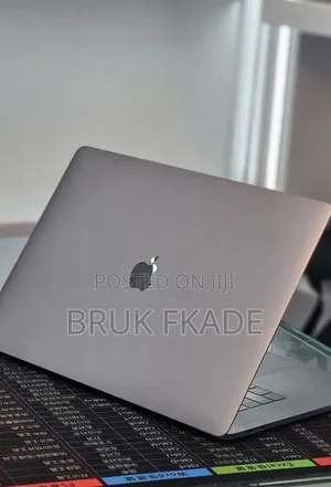 New Laptop Apple MacBook 2018 32GB Intel Core i7 SSD 1T