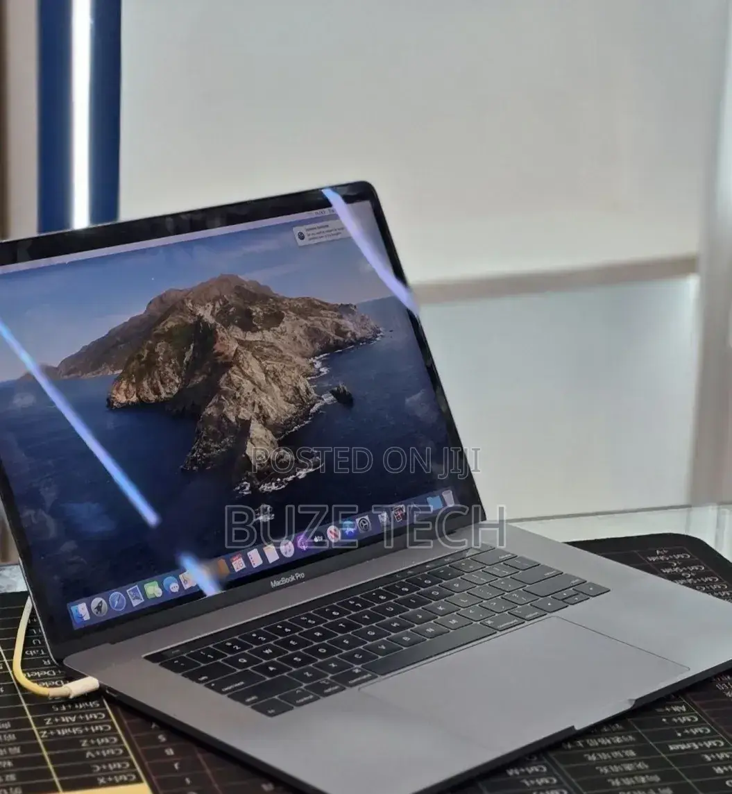 New Laptop Apple MacBook Pro 2018 32GB Intel Core i7 SSD 1T