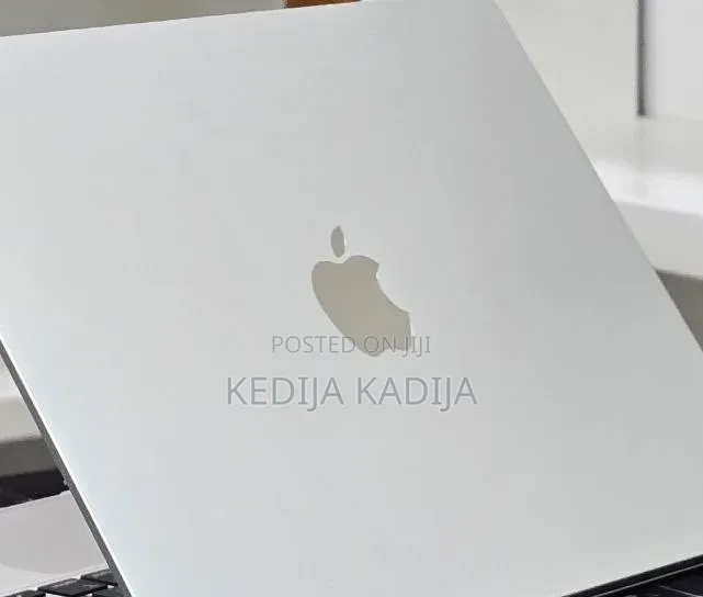 New Laptop Apple MacBook Air 2022 M2 16GB Apple M2 SSD 512GB