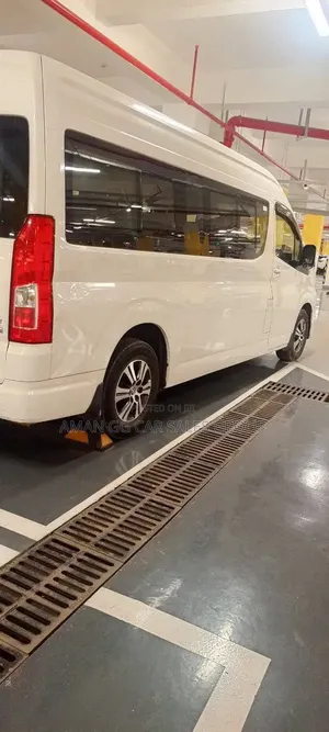 Toyota HiAce 2022 White