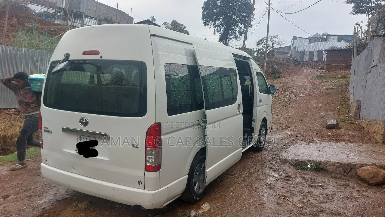 Toyota HiAce 2019 White