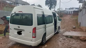 Toyota HiAce 2019 White