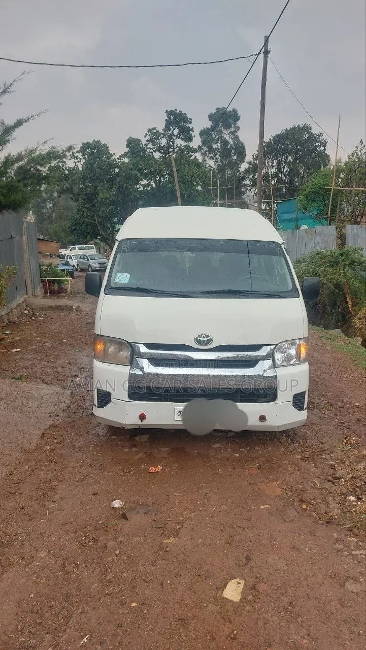 Toyota HiAce 2019 White