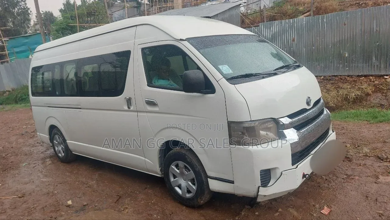 Toyota HiAce 2019 White
