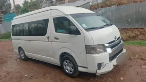 Toyota HiAce 2019 White