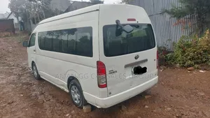 Toyota HiAce 2019 White