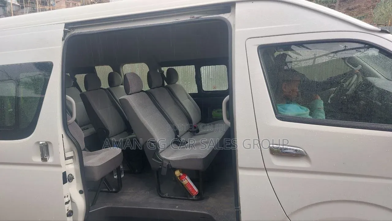 Toyota HiAce 2019 White