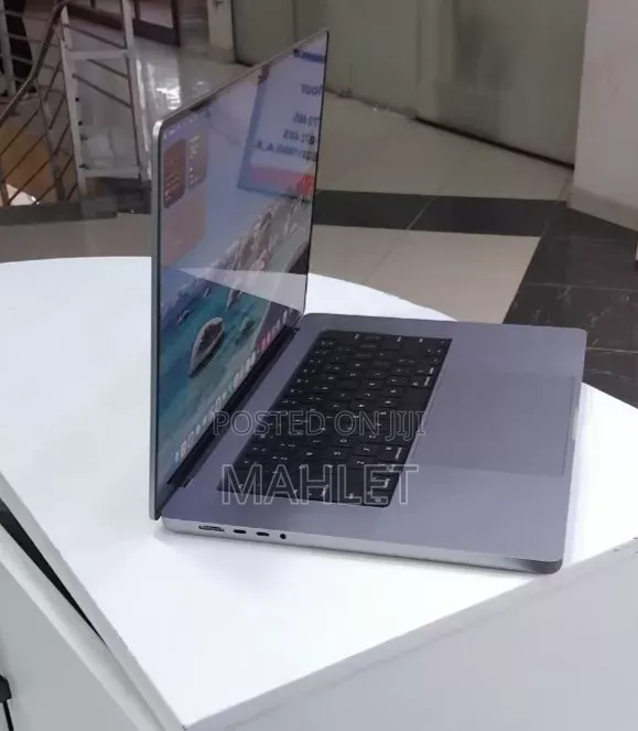 New Laptop Apple MacBook Pro 2021 M1 32GB Intel Core i9 SSD 1T