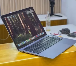 New Laptop Apple MacBook Pro 2021 M1 16GB Apple M1 SSD 256GB