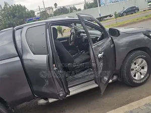 Toyota Hilux 2017 Gray