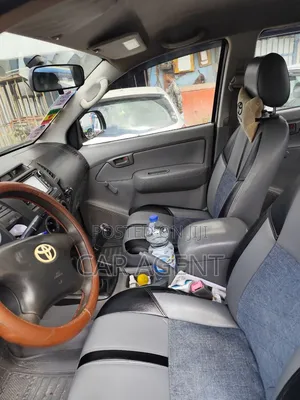 Toyota Hilux 2006 White