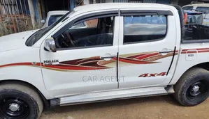 Toyota Hilux 2006 White
