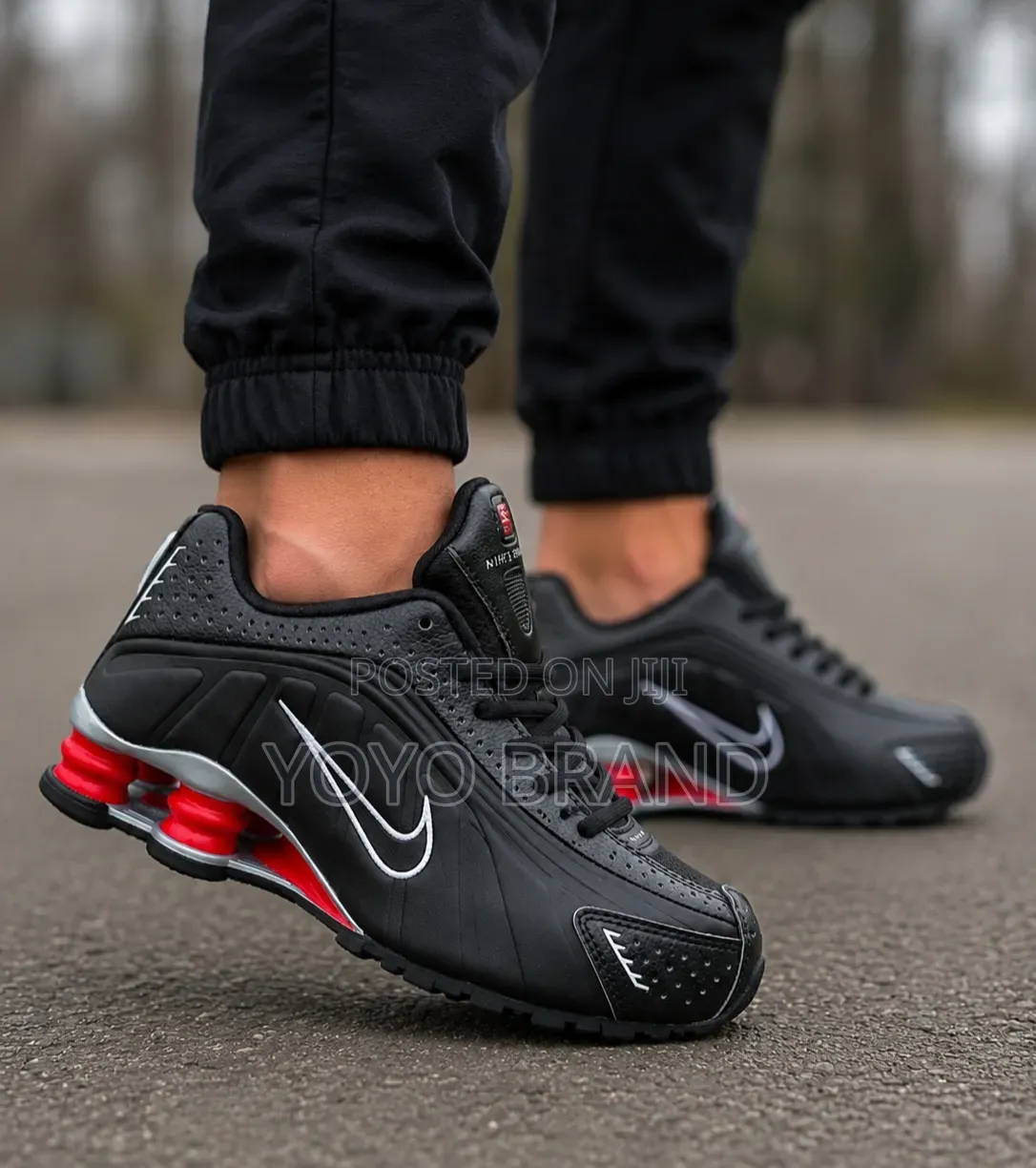 Nike Shox R4 in a Black and Red Fashion Sneakers