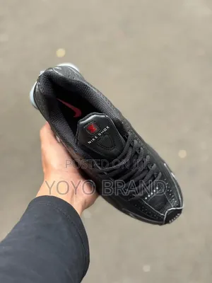 Nike Shox R4 in a Black and Red Fashion Sneakers