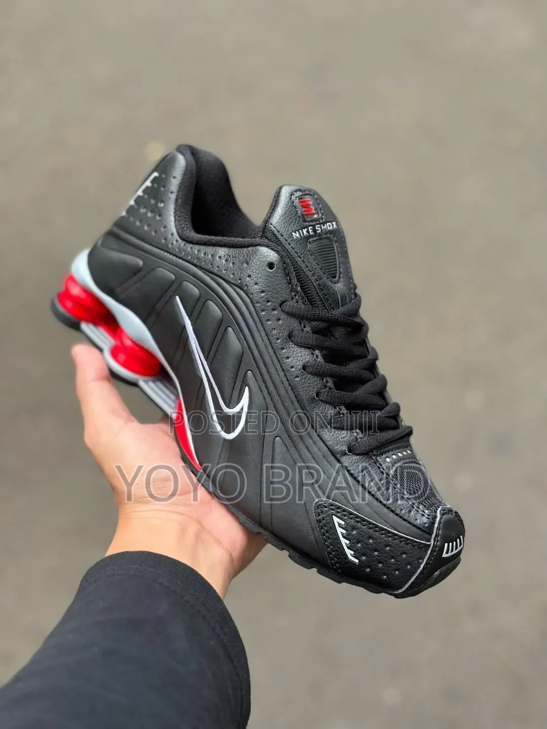 Nike Shox R4 in a Black and Red Fashion Sneakers