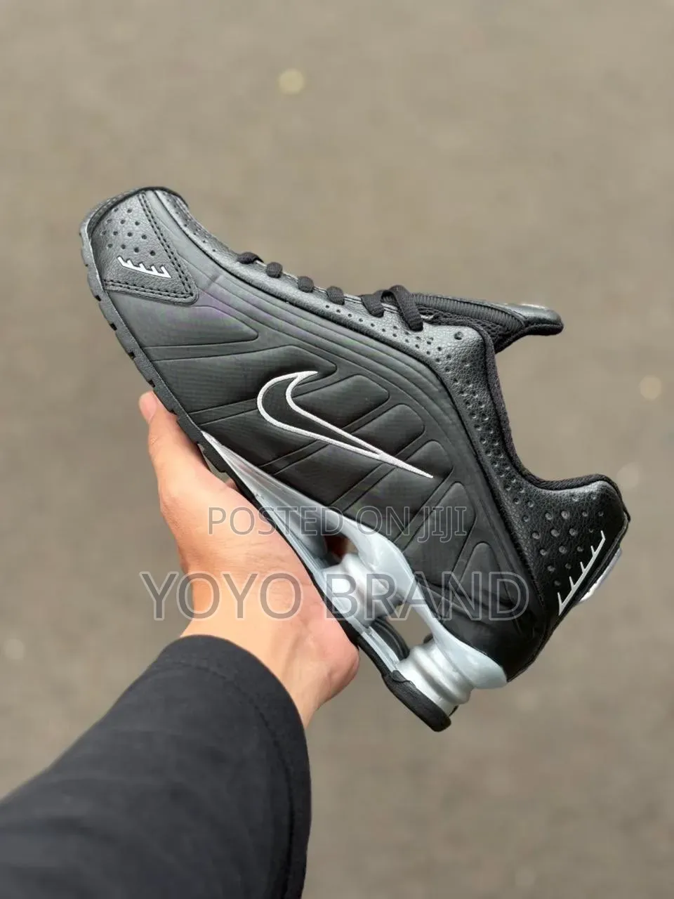 #Nike Shox R4 Qs in a Black /Metallic Silver
