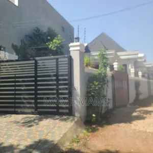 5bdrm Villa in Addis Abeba, Bole for sale